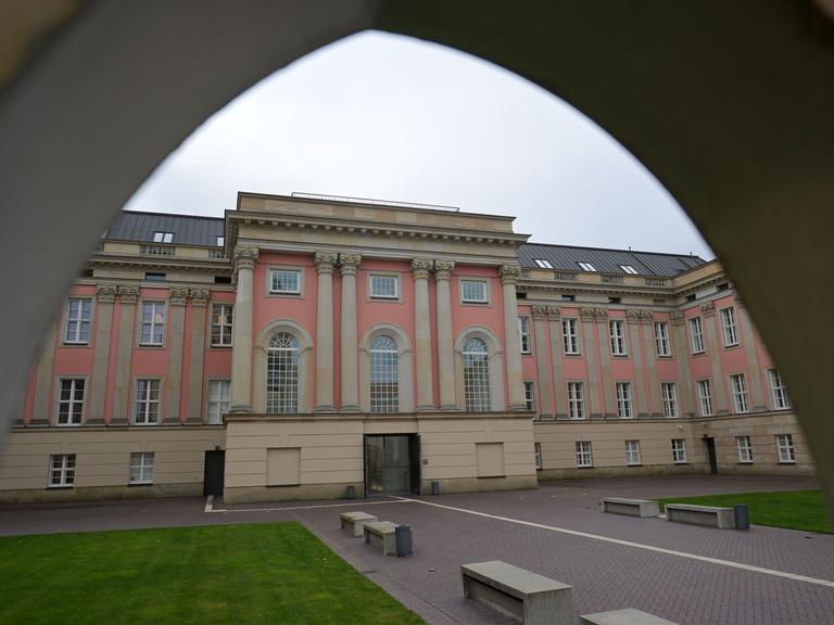 Aussenansicht des Brandenburger Landtags mit Sitz in Potsdam