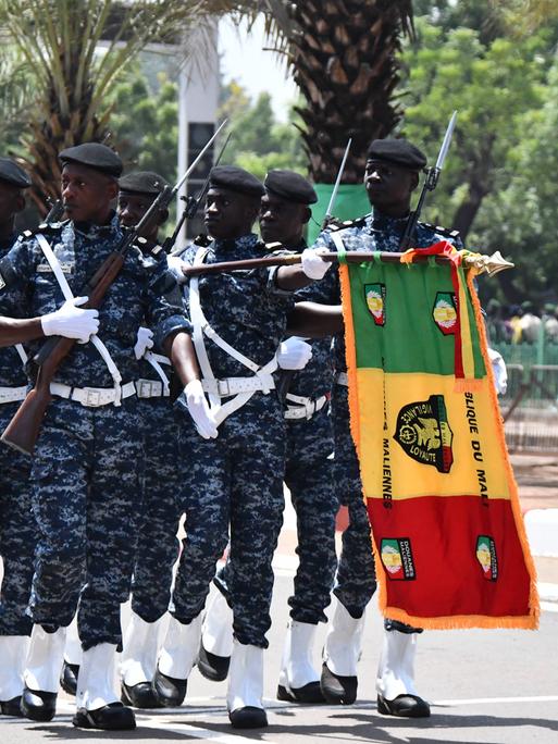 Die malische Armee nimmt am 22. September 2025 in der Hauptstadt Bamako an einer großen Parade anlässlich des 65. Jahrestags der Unabhängigkeit Malis teil. 
