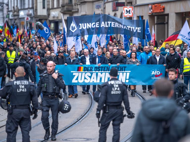 Führungskräfte der AfD bei einer Demo in Erfurt.