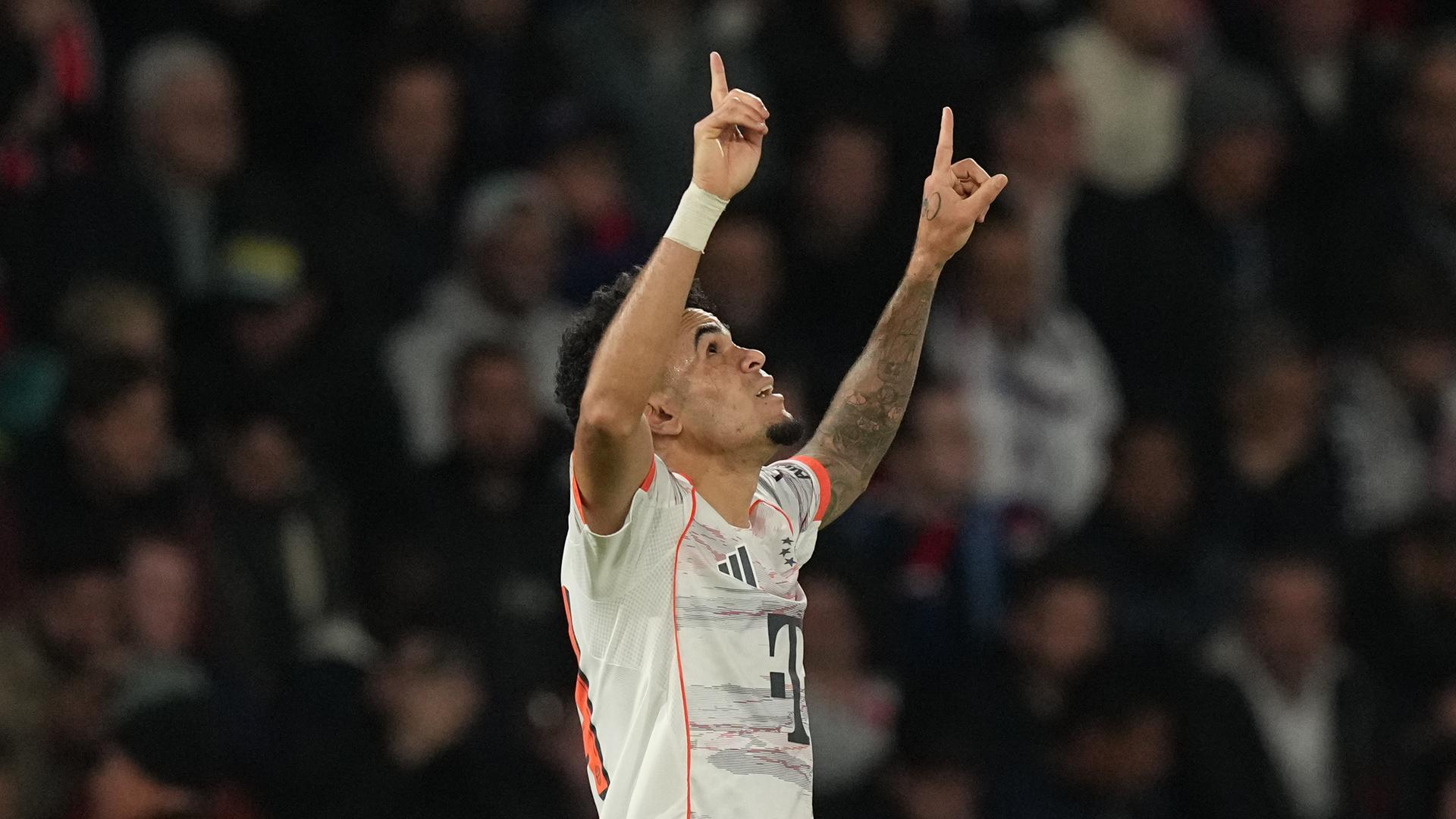 Das Foto zeigt Luis Dáiz von Bayern München. Er freut sich über ein Tor. Das Foto zeigt Luis Dáiz von Bayern München. Er freut sich über ein Tor.