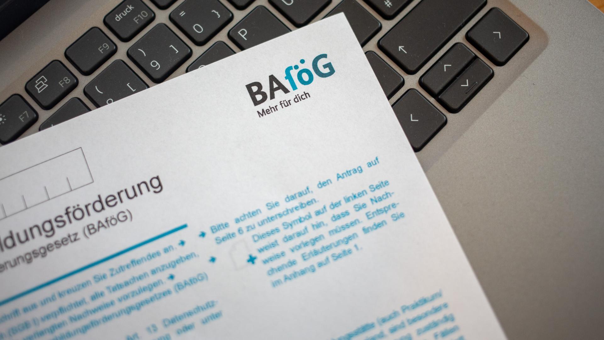 Ein Antrag für die Ausbildungs-Hilfe Bafög Ein Antrag für die Ausbildungs-Hilfe Bafög