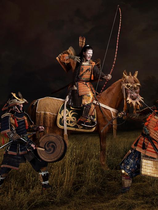 Frau aus der Serie „Die 7 Tugenden“ im Berliner Samurai Museum