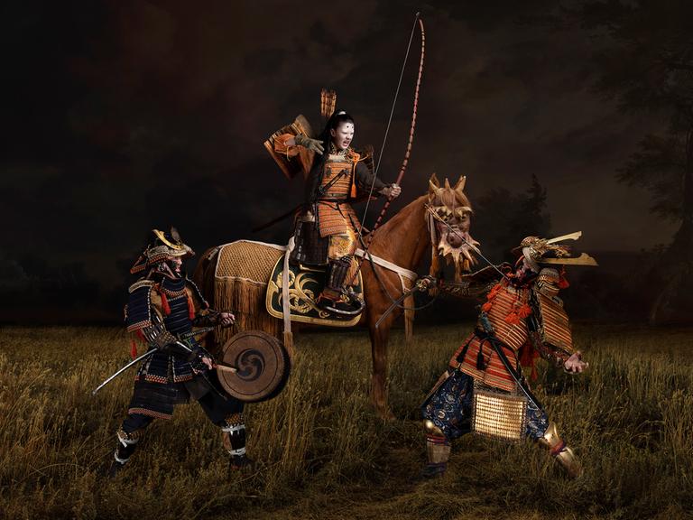 Frau aus der Serie „Die 7 Tugenden“ im Berliner Samurai Museum