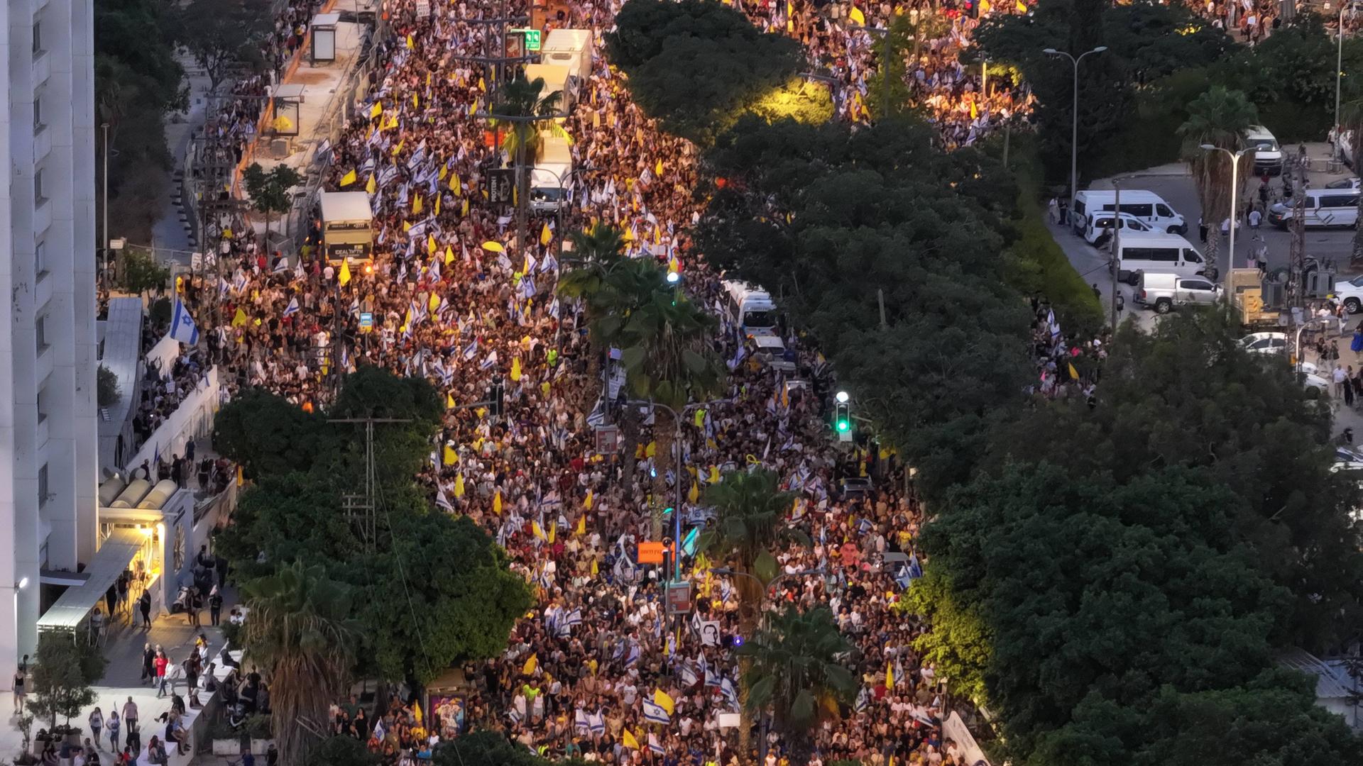Tausende beteiligen sich an regierungsfeindlichen Generalstreik-Protesten in Israel gegen Vorgehen der Regierung in Gaza