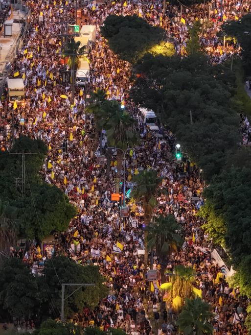 Tausende beteiligen sich an regierungsfeindlichen Generalstreik-Protesten in Israel gegen Vorgehen der Regierung in Gaza