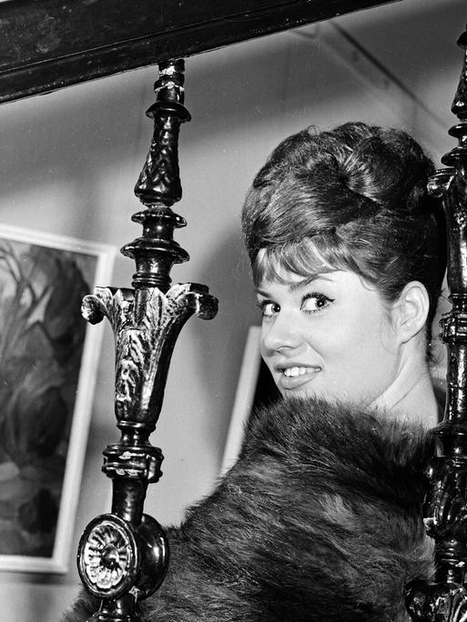 Die deutsche Sängerin, Schauspielerin und Komponistin Brigitte Petry, DDR 1965.