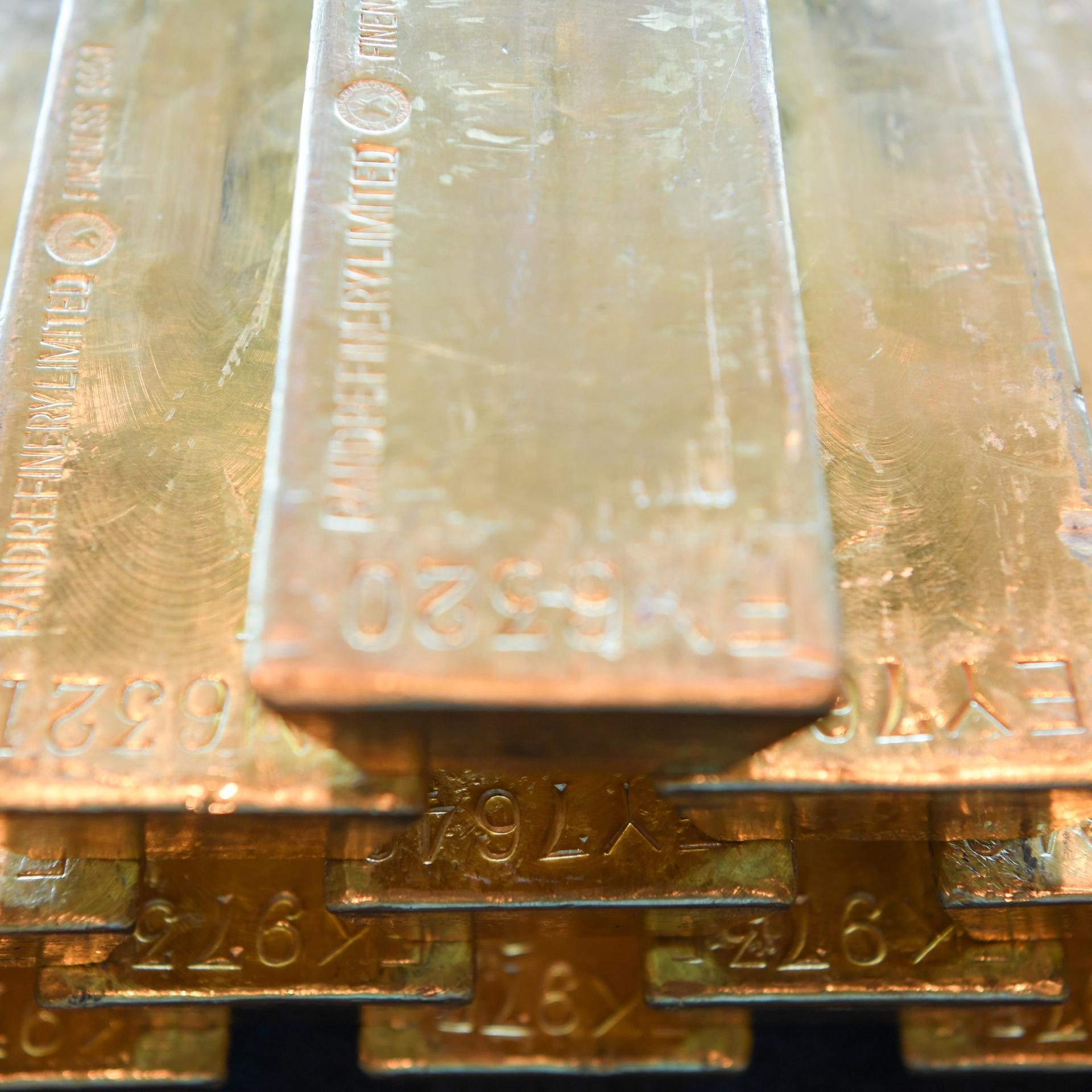 Übereinandergestapelte Goldbarren
