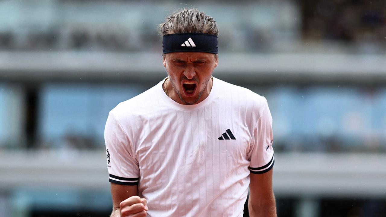 Alexander Zverev freut sich über einen Punkt. Er ballt die Faust und brüllt. 