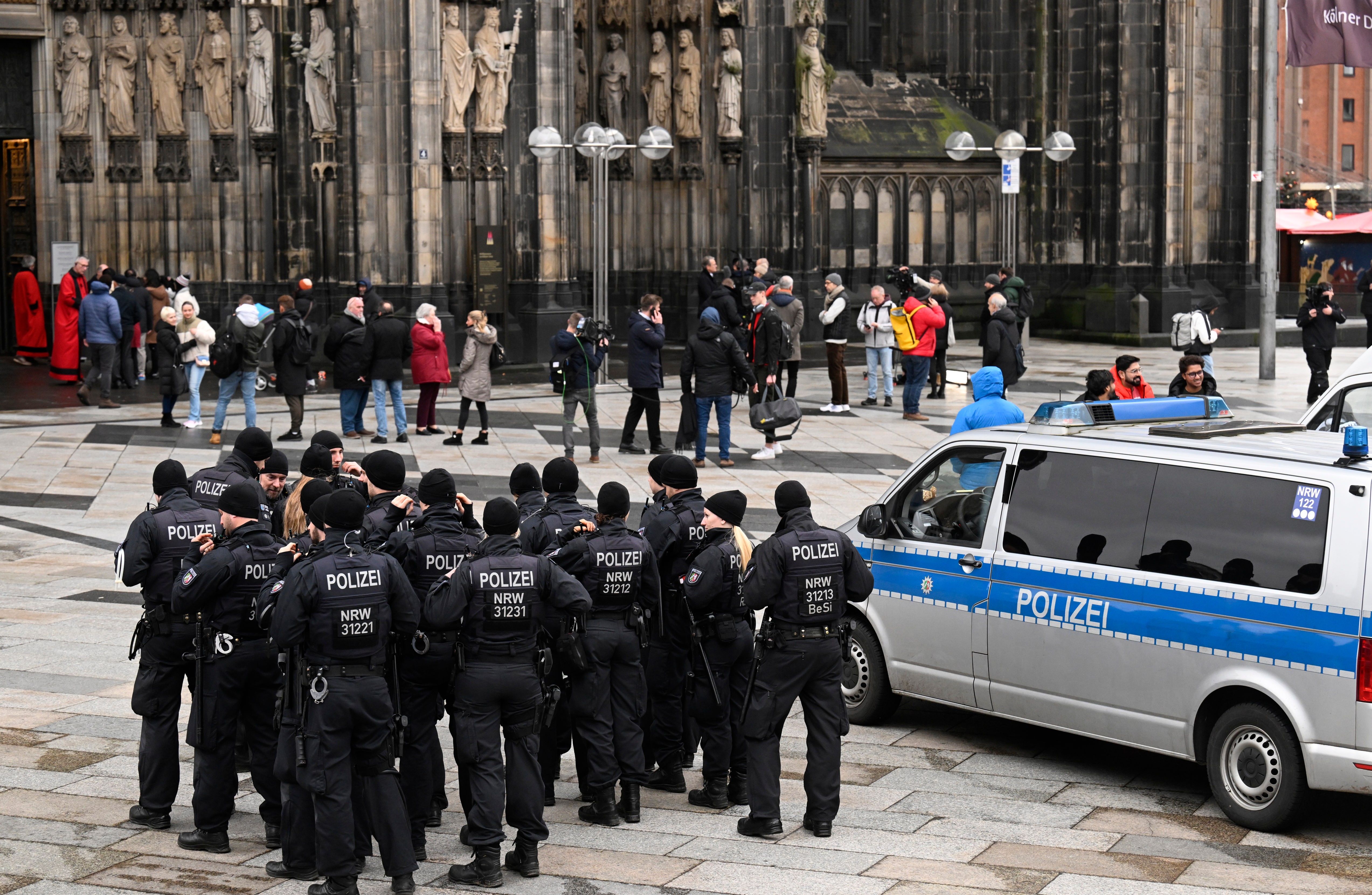 Terrorwarnung in Köln - Durchsuchungen und Festnahmen im Zusammenhang mit  möglichen Anschlagsplänen