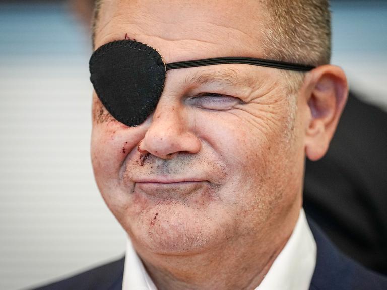 Bundeskanzler Olaf Scholz (SPD) mit Augenklappe.