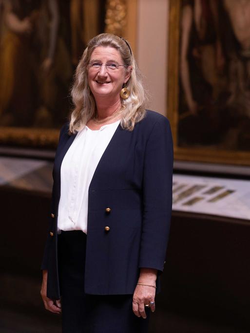Cecilie Hollberg in der Galleria dell'Academia in Florenz
