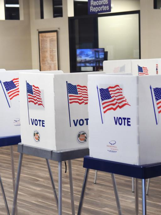 Zwischenwahlen in den USA: Im Bundesstaat Florida sowie in 34 weiteren Bundesstaaten darf vorzeitig abgestimmt werden. Im Bild: Wahlkabinen in Orlando, Florida am 24. Oktober 2022
