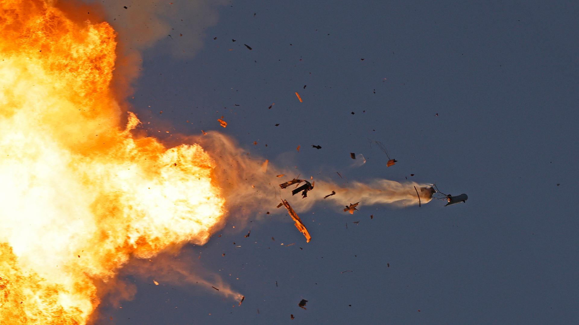 Eine explodierende Hisbollah-Drohne, die von israelischen Luftstreitkräften über Nordisrael abgefangen wurde. Eine explodierende Hisbollah-Drohne, die von israelischen Luftstreitkräften über Nordisrael abgefangen wurde.