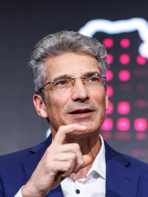 Antonio Krüger, CEO German Research Center for AI (Deutsche Telekom), spricht auf einer Pressekonferenz.