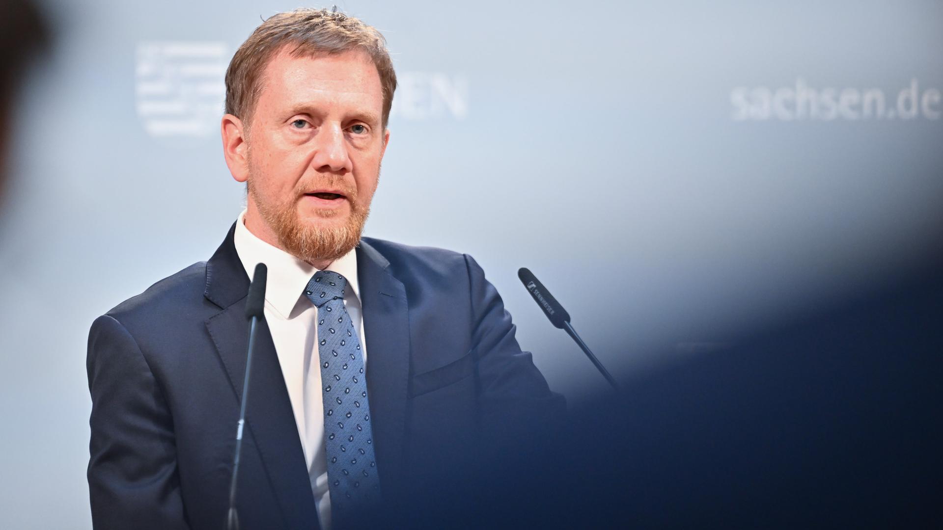 Michael Kretschmer (CDU), Ministerpräsident von Sachsen, spricht nach einer Sitzung der Ministerpräsidentenkonferenz im Bundesrat. Michael Kretschmer (CDU), Ministerpräsident von Sachsen, spricht nach einer Sitzung der Ministerpräsidentenkonferenz im Bundesrat.