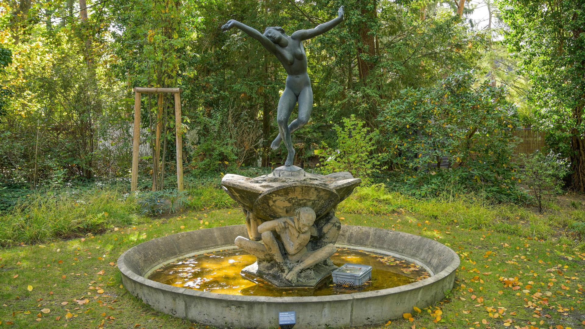 Der Tänzerinnenbrunnen von Georg Kolbe im Garten des Georg-Kolbe-Museums in Berlin