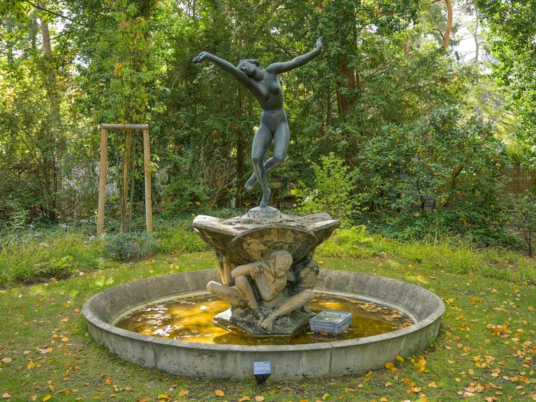 Der Tänzerinnenbrunnen von Georg Kolbe im Garten des Georg-Kolbe-Museums in Berlin