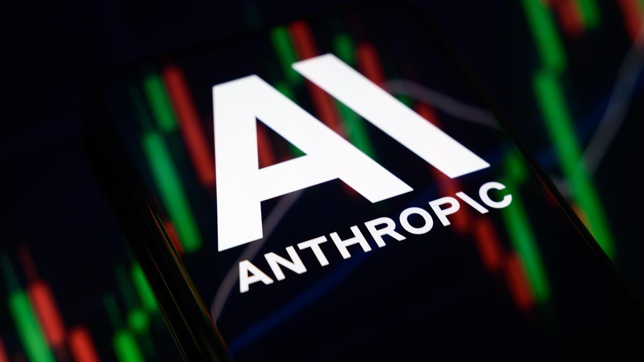 Das Anthropic-Logo vor Börsencharts