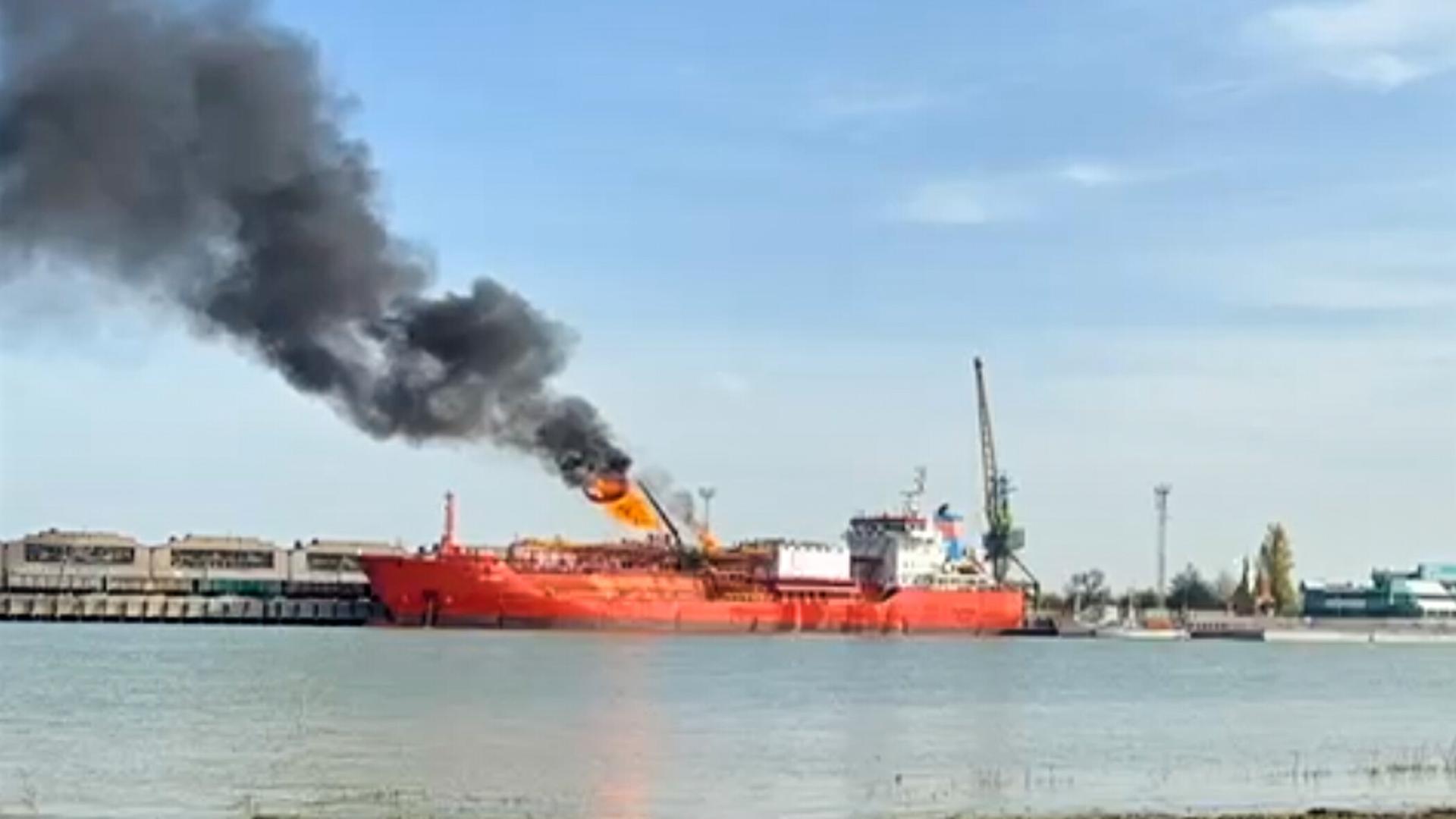 Durch einen russischen Luftangriff auf den ukrainischen Donauhafen Ismajil ist ein Brand auf einem türkischen Tankschiff für Flüssigerdgas (LNG) ausgebrochen.