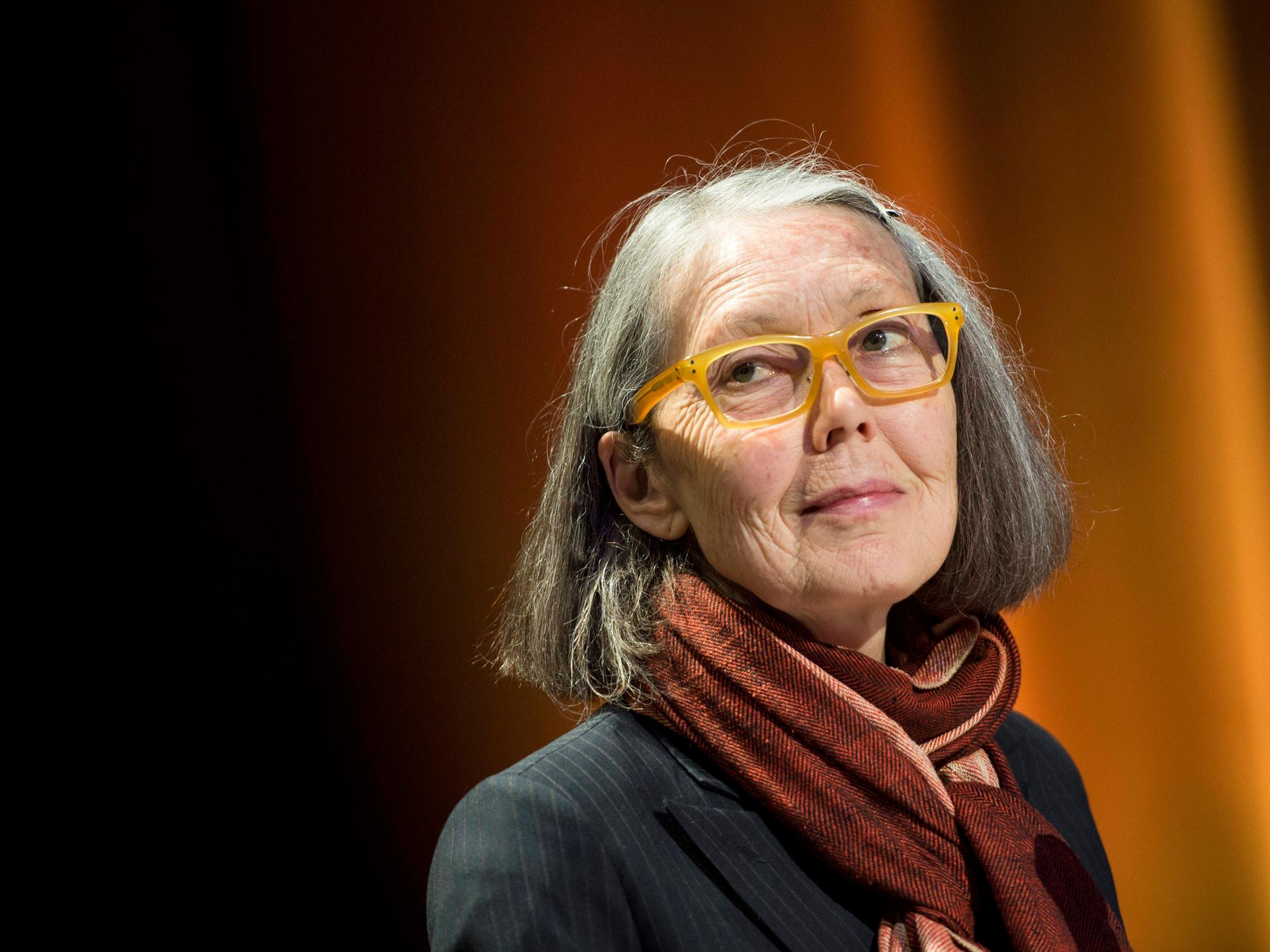 Die Schriftstellerin Anne Carson im Porträt.