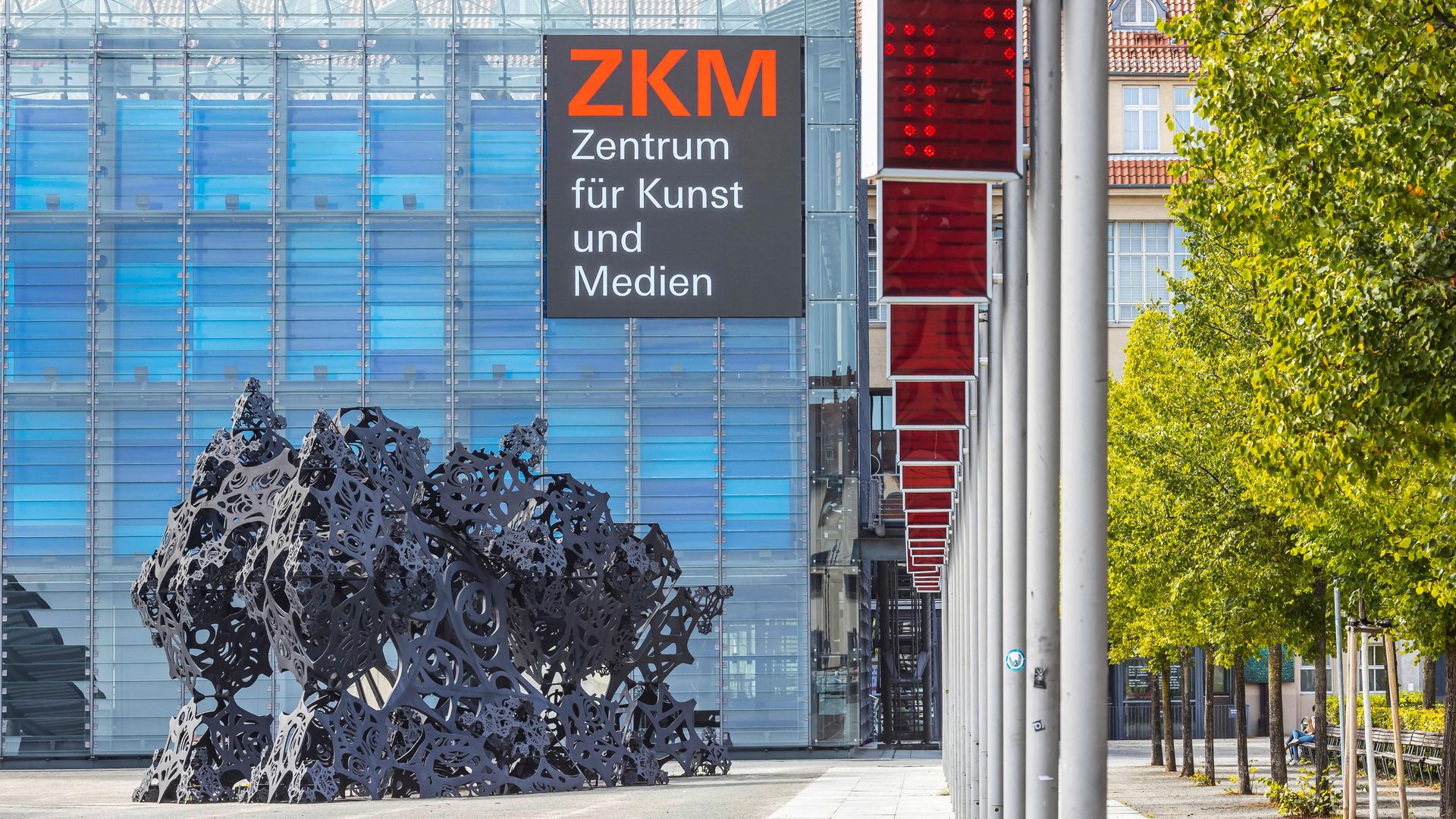 Außenansicht des ZKM, des Zentrums für Kunst und Medien in Karlsruhe Außenansicht des ZKM, des Zentrums für Kunst und Medien in Karlsruhe