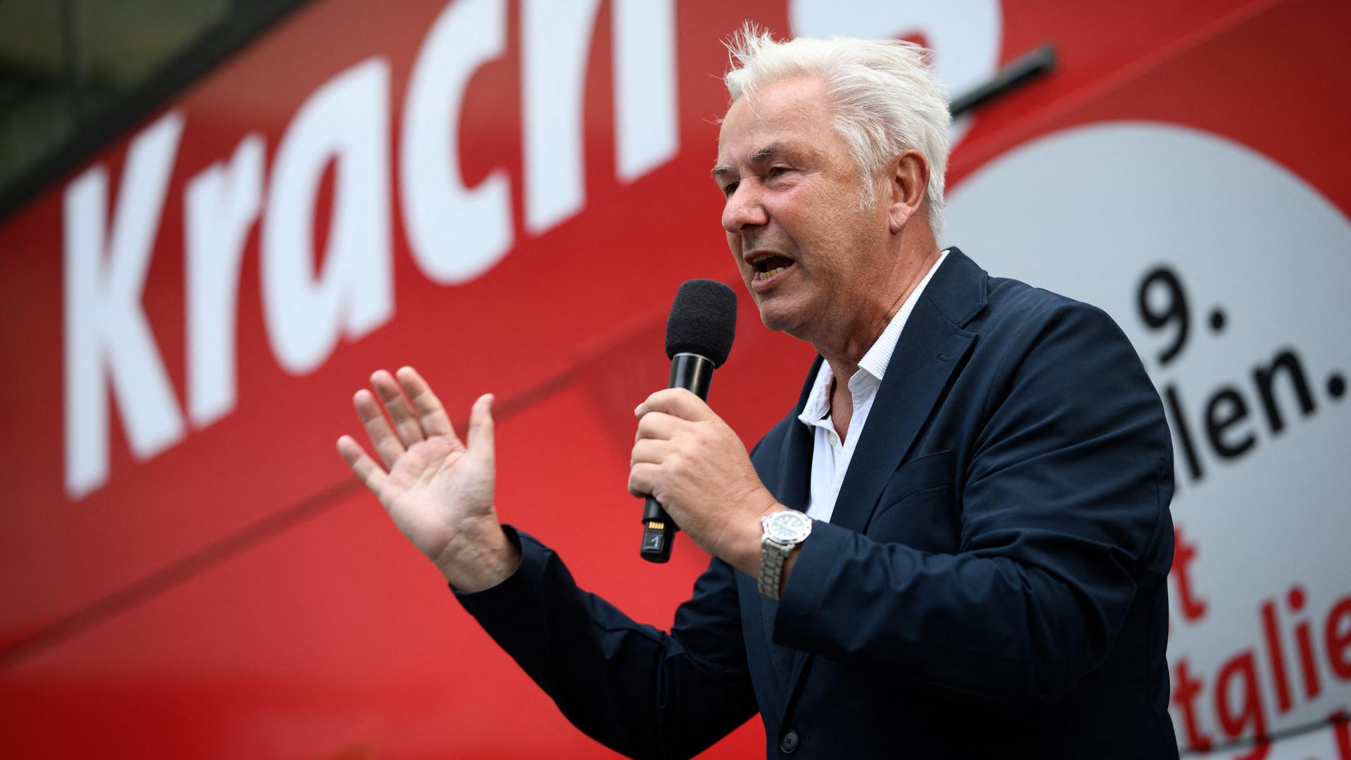 Klaus Wowereit (SPD), ehemaliger Regierender Bürgermeister von Berlin, spricht auf einer Wahlkampfveranstaltung der Berliner SPD in Berlin-Charlottenburg. Klaus Wowereit (SPD), ehemaliger Regierender Bürgermeister von Berlin, spricht auf einer Wahlkampfveranstaltung der Berliner SPD in Berlin-Charlottenburg.