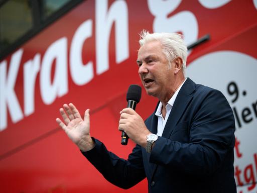 Klaus Wowereit (SPD), ehemaliger Regierender Bürgermeister von Berlin, spricht auf einer Wahlkampfveranstaltung der Berliner SPD in Berlin-Charlottenburg.