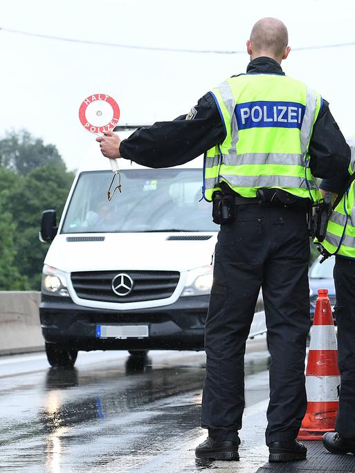 Grenzkontrollen an der deutsch-österreichischen Grenze am 24.07.2025 am Grenzübergang Walserberg. Grenzkontrollen der Bayerischen Bereitschaftspolizei und Bundespolizei. 