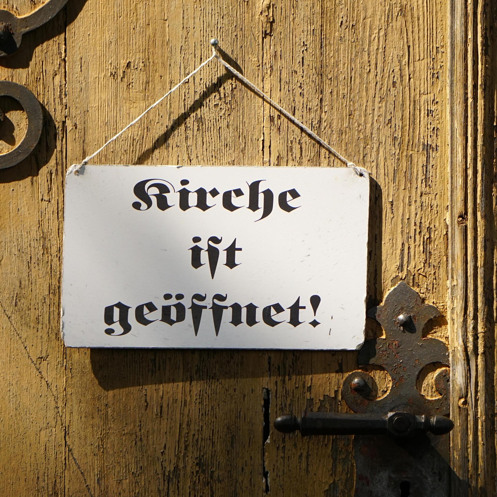 Türen auf! Wie sich Kirchen, Synagogen und Moscheen teilen lassen