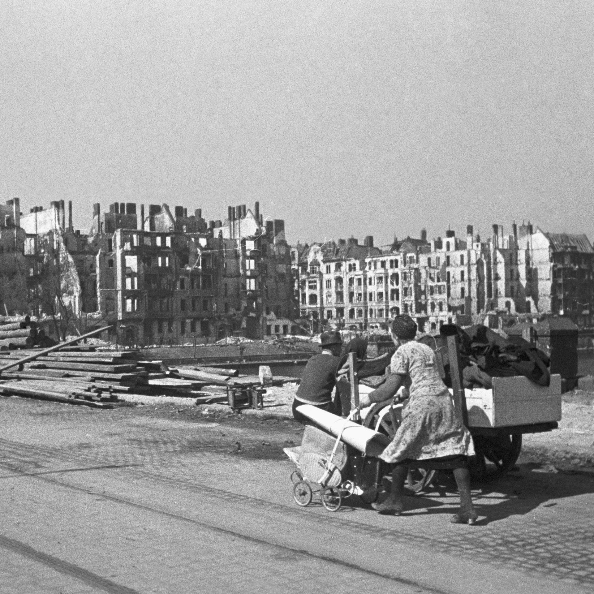Niemandszeit - Neue Bücher über das Kriegsende vor 80 Jahren