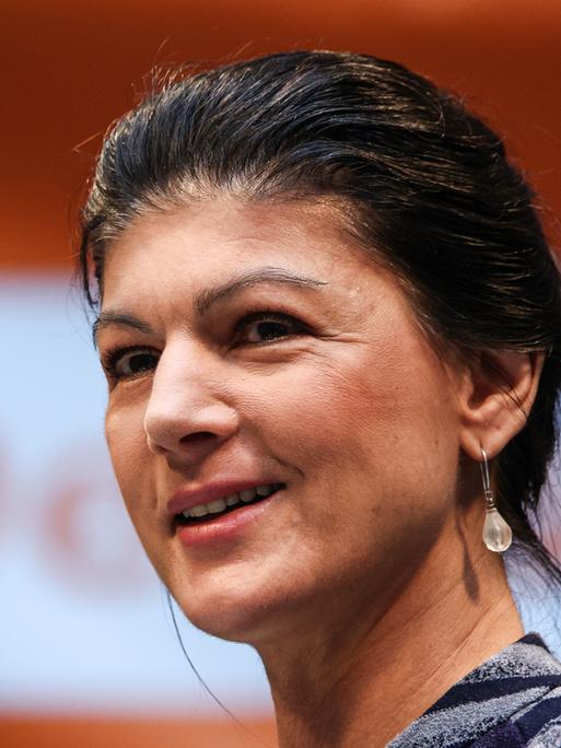 Sahra Wagenknecht, Kanzlerkandidatin und Bundesvorsitzende des Bündnis Sahra Wagenknecht (BSW), ist zu Gast bei einer Live-Radioshow des Deutschlandfunk Kultur.