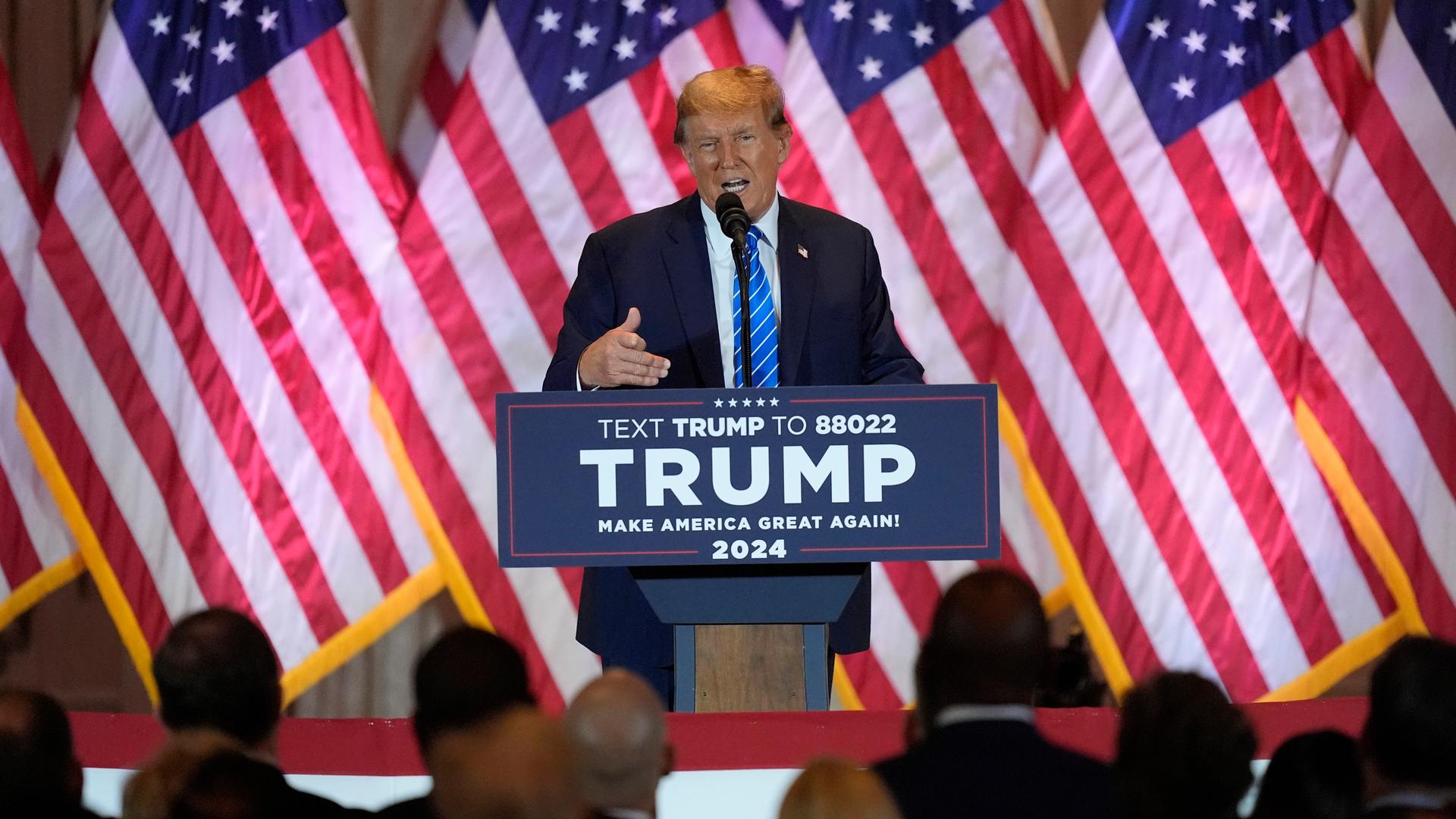 Der republikanische Präsidentschaftskandidat und ehemalige Präsident Donald Trump spricht auf einer Super Tuesday-Wahlparty in Mar-a-Lago in Palm Beach, Florida.