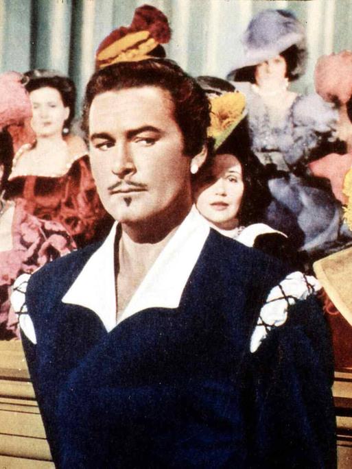 Wir sehen den Schauspieler Errol Flynn in der Rolle des Don Juan Wir sehen den Schauspieler Errol Flynn in der Rolle des Don Juan