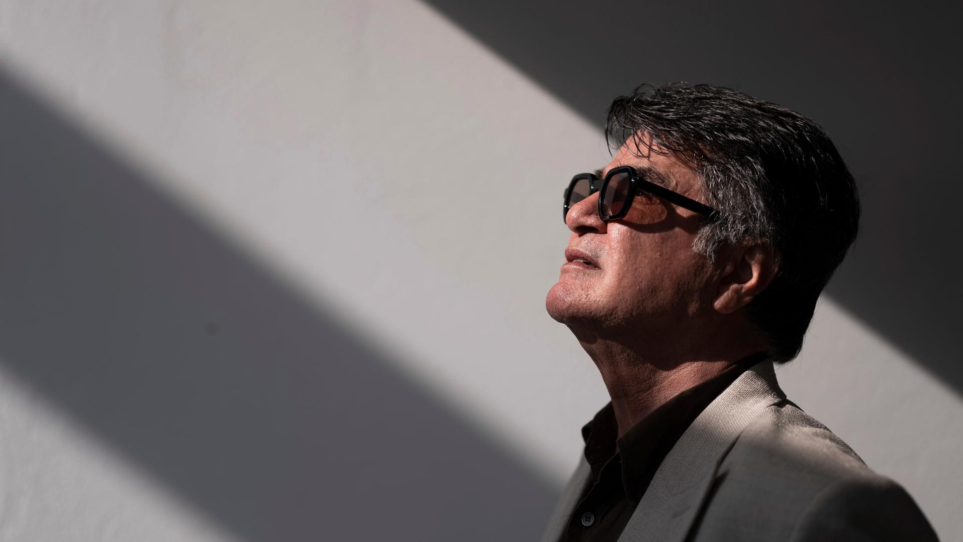 Regisseur Jafar Panahi mit Sonnenbrille 

