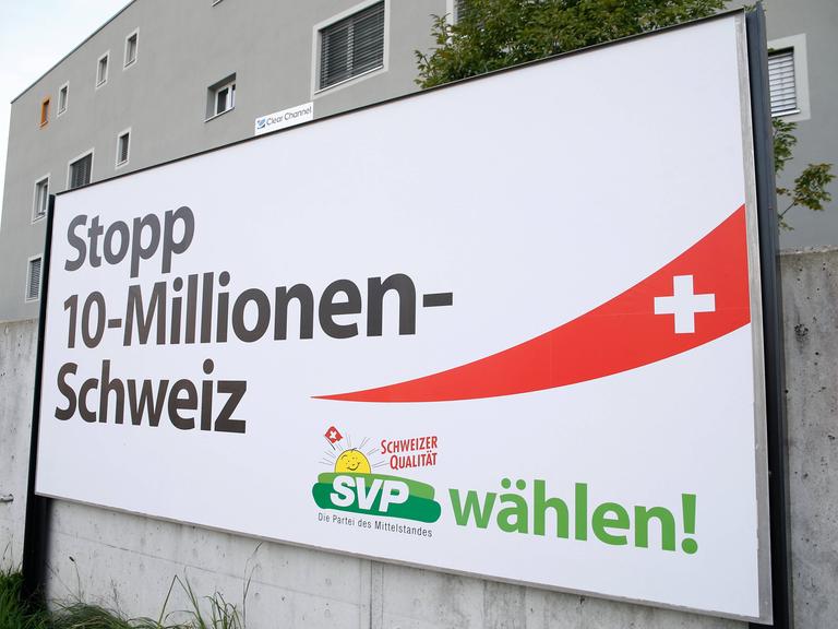 Plakate der SVP zur Parlamentswahlen vom 22.Oktober 2023 im Kanton Aargau