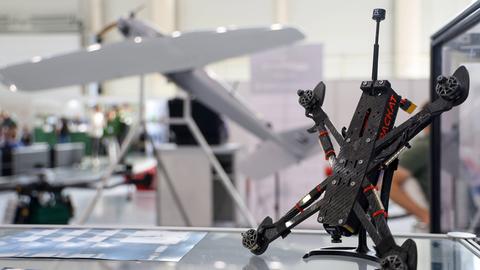 Präsentation russischer Drohnen auf der Drone Expo 2025 in Kazan.