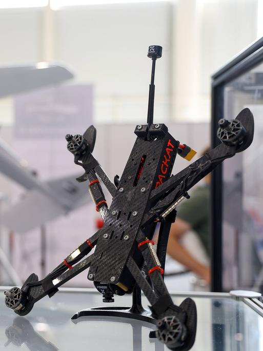 Präsentation russischer Drohnen auf der Drone Expo 2025 in Kazan.