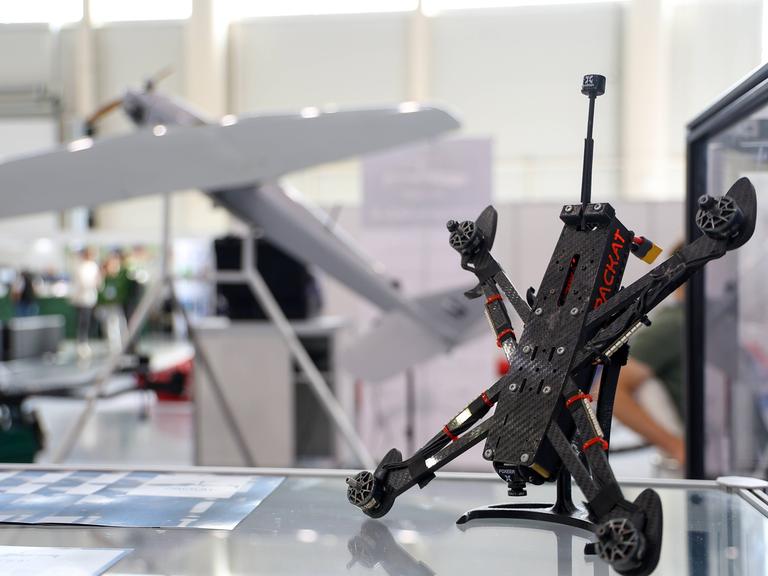 Präsentation russischer Drohnen auf der Drone Expo 2025 in Kazan.