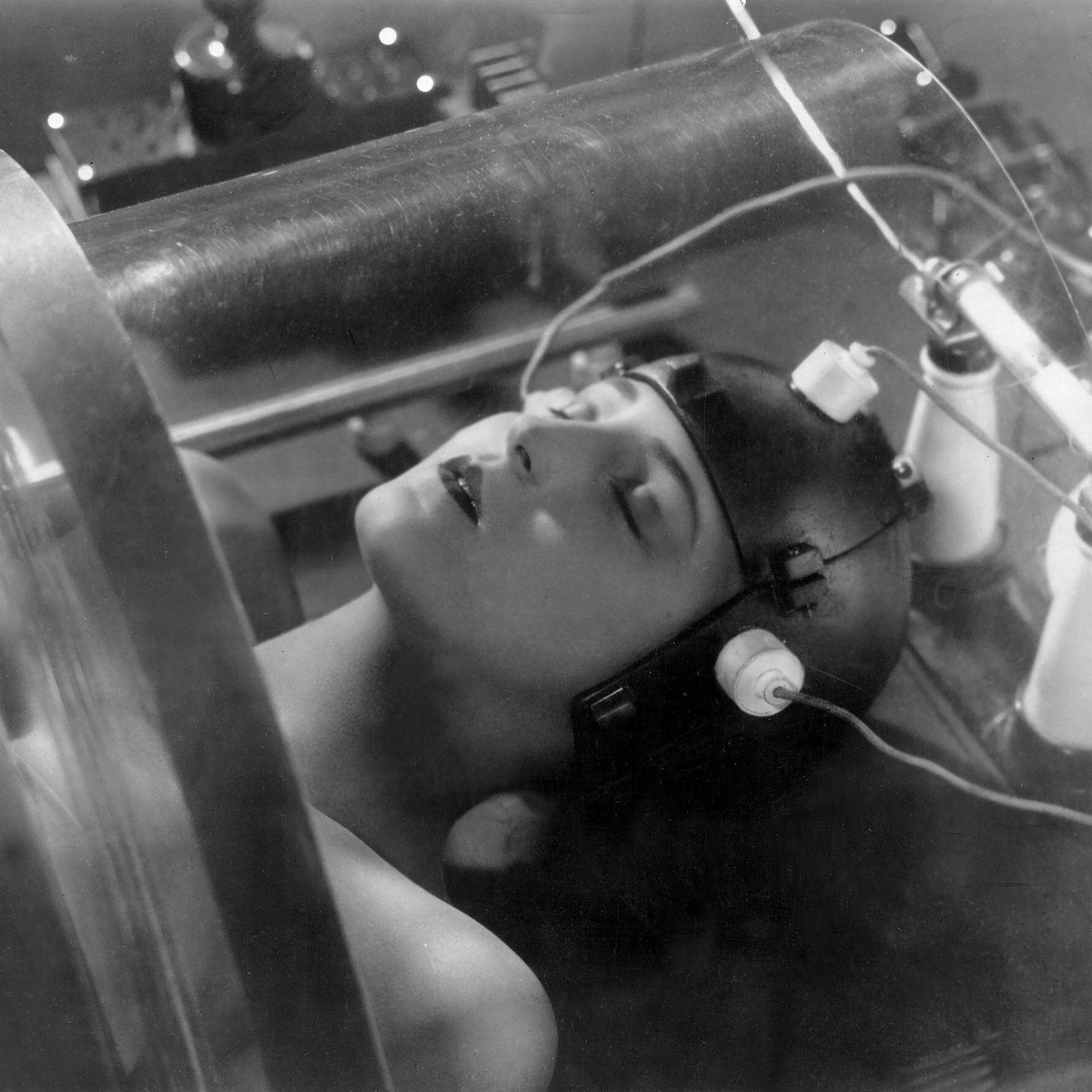 Brigitte Helm als Roboter im Film "Metropolis" aus dem Jahr 1927.