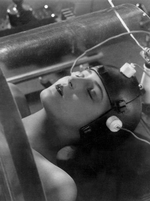 Brigitte Helm als Maria Roboter im Film "Metropolis", 1927