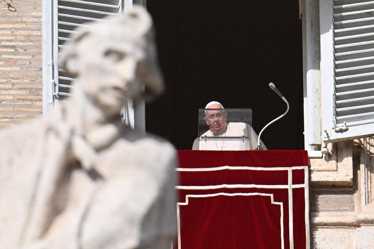 Papst Franziskus spricht im Vatikan