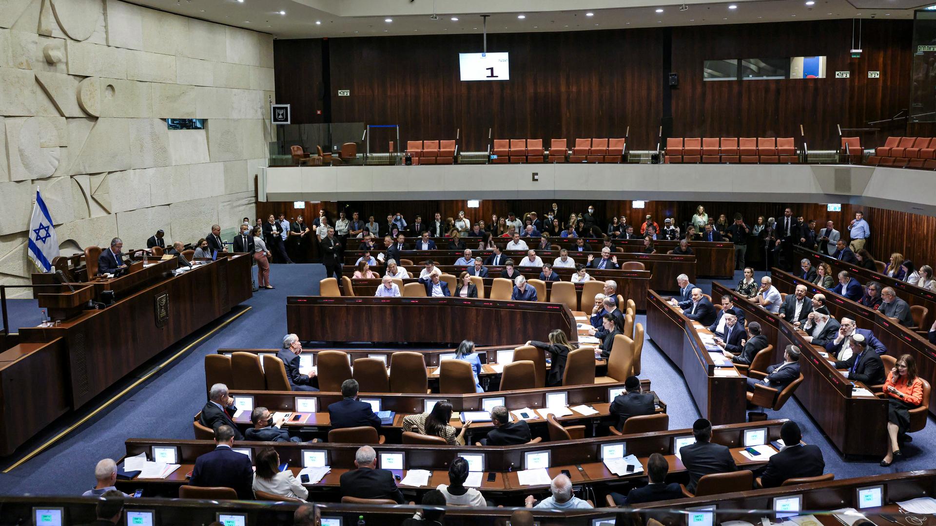 Abgeordnete nehmen an einer Sitzung der Knesset, des israelischen Parlaments, teil.