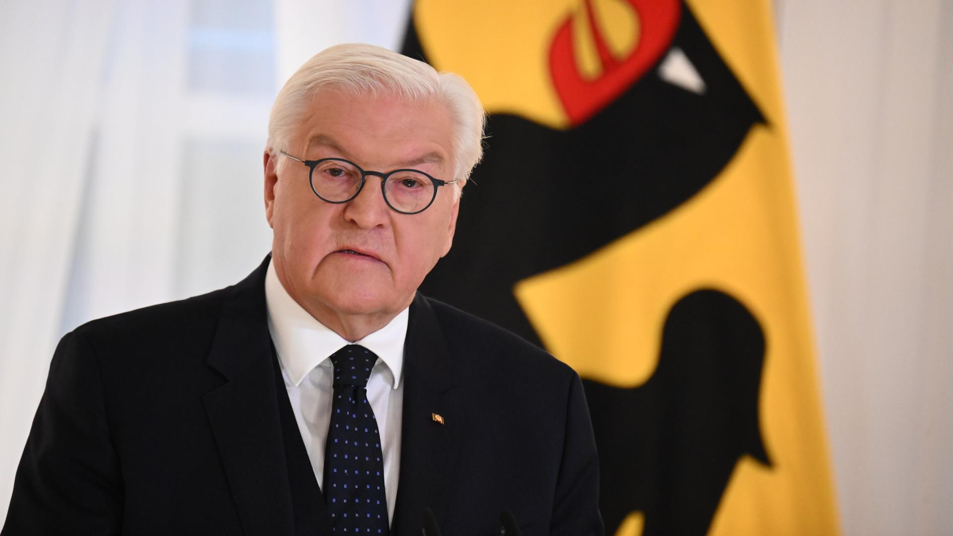 Bundespräsident Frank-Walter Steinmeier spricht im Schloss Bellevue zum Ende der Ampel-Koalition.