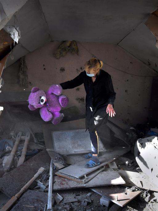 May 8, 2022, Irpin, Ukraine: Why are we alive and my son is dead wept Nadia Yakivna, 80 years old as she views her home reduced to rubble in Irpin. She and her daughter, SVETLANA MAGYROVKS, 58 returned the day after her son s funeral to salvage items from the home and clean up. The town was liberated from Russian forces and slowly people are returning to rebuild. They had evacuated to Mukachevo and returned after two months searching for the body of Alexander Stukalo, only finding him in a Kyiv morgue with assistance from a telegram app channel. In early March they hid in their basement but were very frightened after the first bombing at an apartment building across the street and moved to a larger bunker. During the next air raid when PUBLICATIONxINxGERxSUIxAUTxONLY - ZUMA 20221231_869_g208_200 Copyright: xCarolxGuzyx