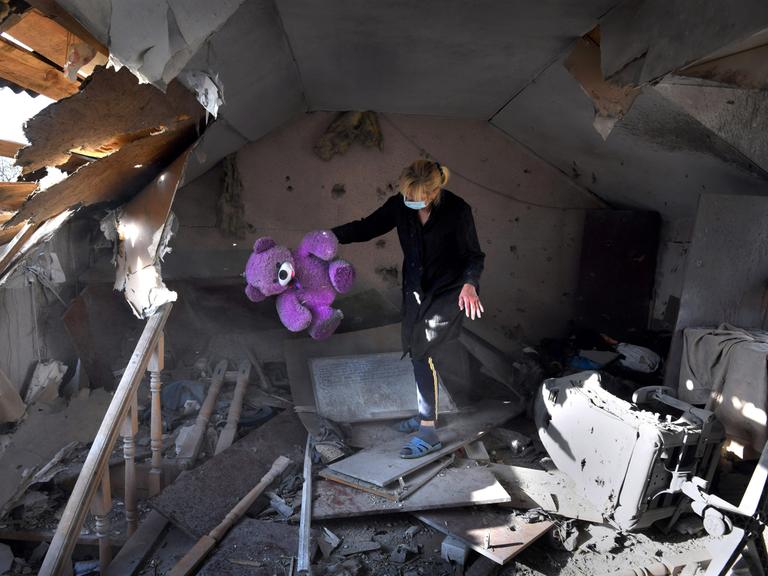 May 8, 2022, Irpin, Ukraine: Why are we alive and my son is dead wept Nadia Yakivna, 80 years old as she views her home reduced to rubble in Irpin. She and her daughter, SVETLANA MAGYROVKS, 58 returned the day after her son s funeral to salvage items from the home and clean up. The town was liberated from Russian forces and slowly people are returning to rebuild. They had evacuated to Mukachevo and returned after two months searching for the body of Alexander Stukalo, only finding him in a Kyiv morgue with assistance from a telegram app channel. In early March they hid in their basement but were very frightened after the first bombing at an apartment building across the street and moved to a larger bunker. During the next air raid when PUBLICATIONxINxGERxSUIxAUTxONLY - ZUMA 20221231_869_g208_200 Copyright: xCarolxGuzyx