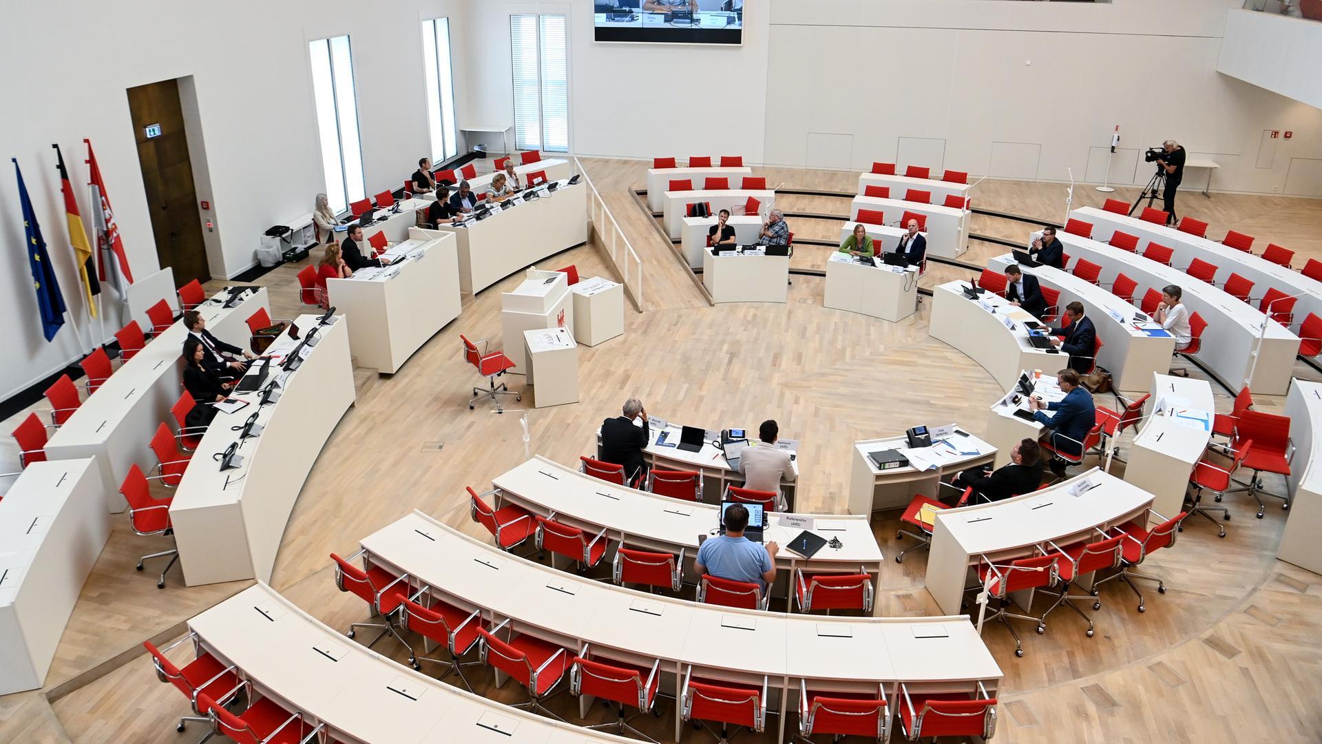 Der Hauptausschuss des Brandenburger Landtags tagt bei einer Sondersitzung im Fall der abberufen Intendantin Schlesinger