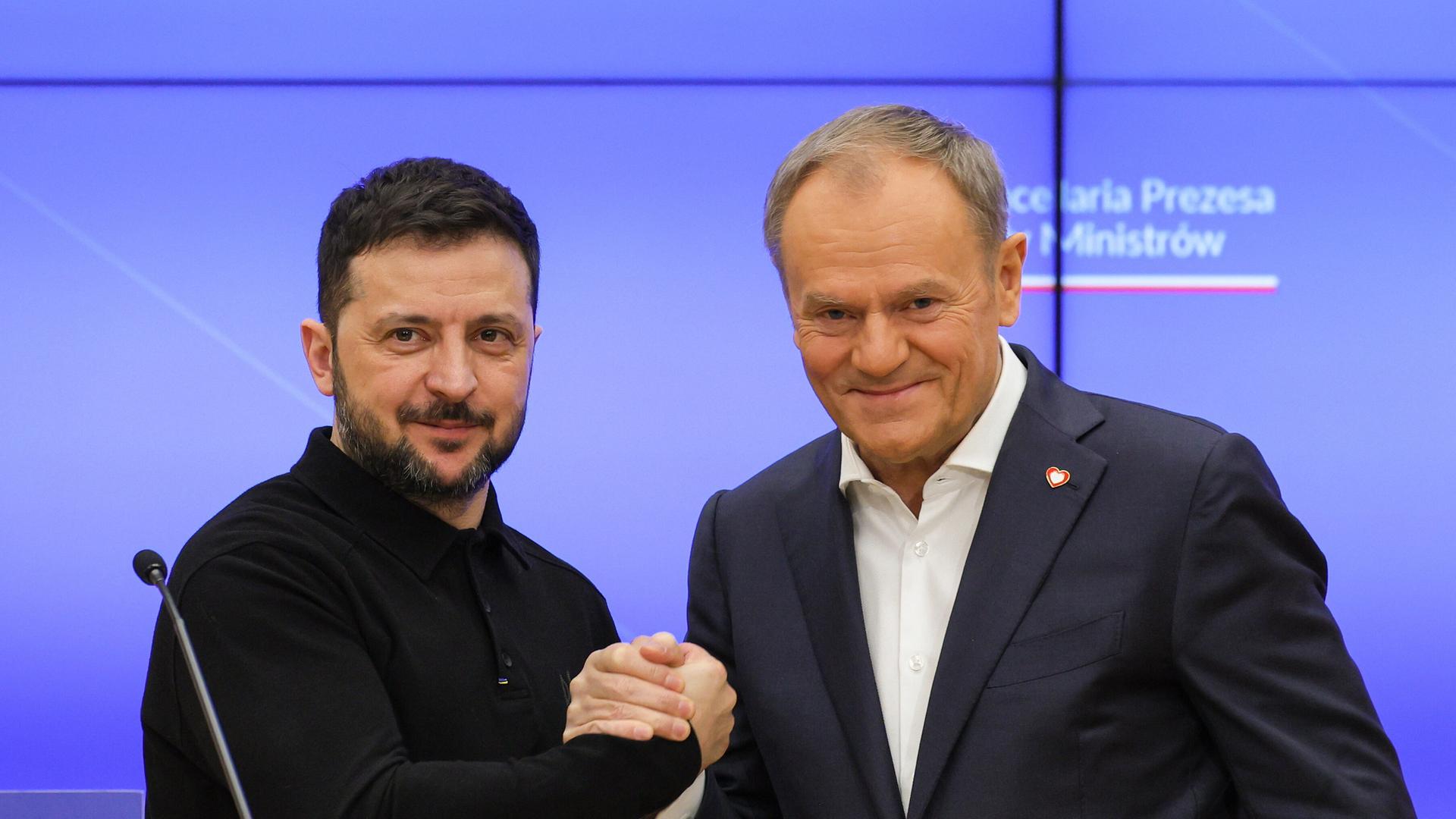 Der polnische Ministerpräsident Donald Tusk nimmt an einer gemeinsamen Pressekonferenz mit dem ukrainischen Präsidenten Wolodymyr Selenskyj teil.