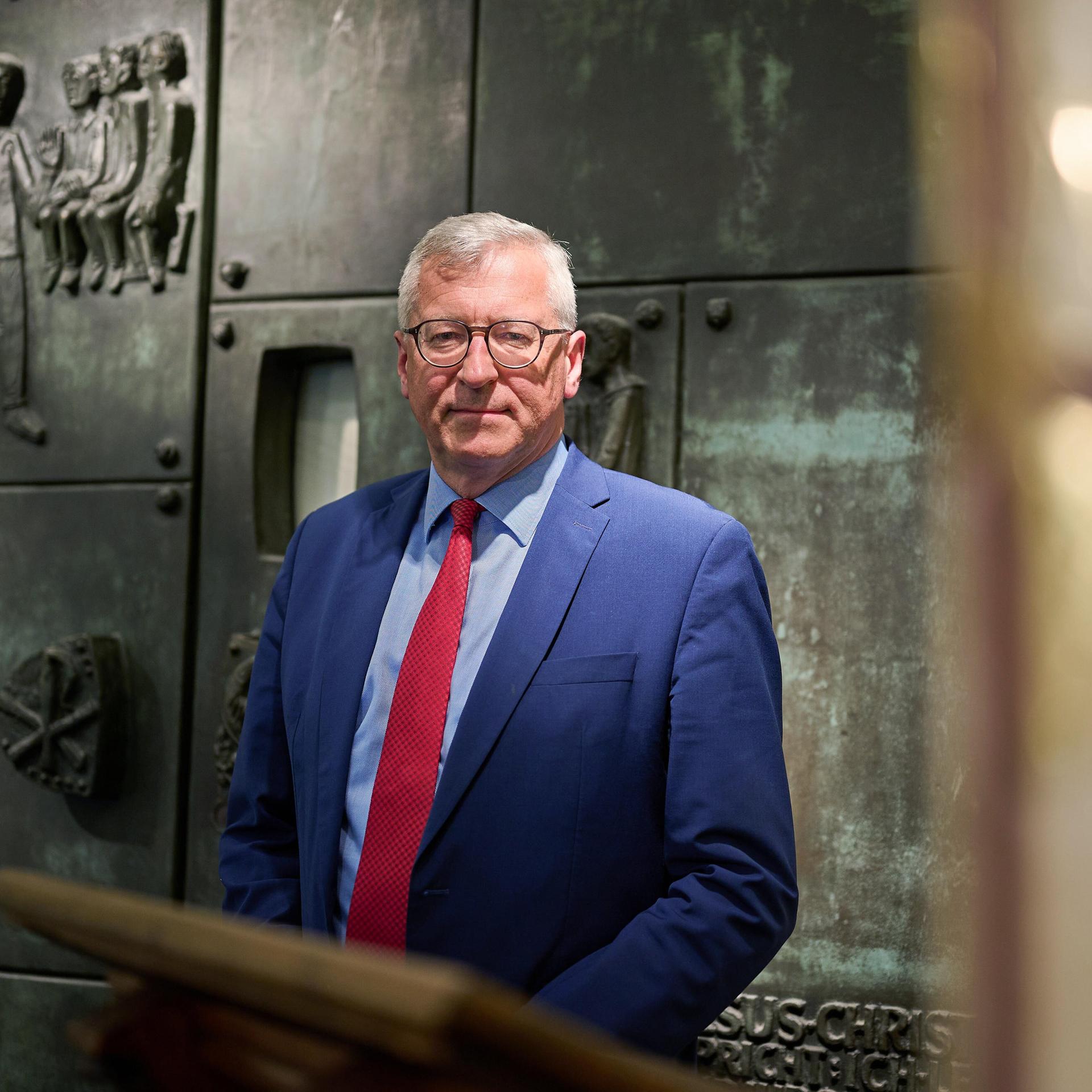 Friedensdenkschrift - Militärbischof: "Es gibt legitime Arten von Gewaltanwendung"