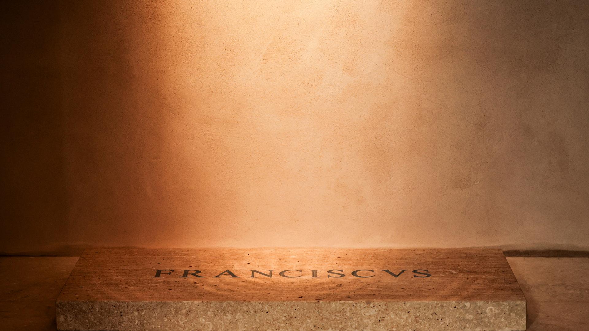 Das Grab des verstorbenen Papstes Franziskus in der Basilika Santa Maria Maggiore in Rom. Das Grab des verstorbenen Papstes Franziskus in der Basilika Santa Maria Maggiore in Rom.
