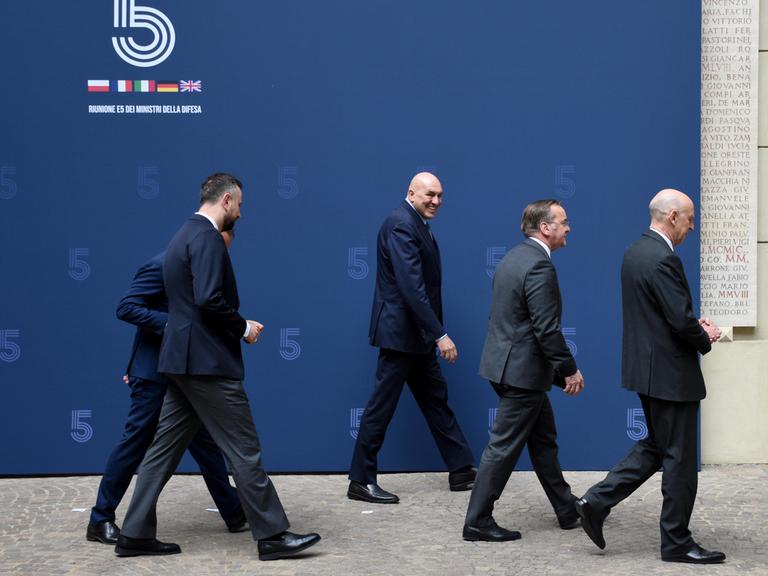 Der italienische Verteidigungsminister Minister Guido Crosetto, sein deutscher Amtskollege Boris Pistorius,  Sebastien Lecornu aus Frankreich, der polnische Verteidigungsminister Wladyslaw Kosiniak-Kamysz und John Healey aus Großbritannien. 